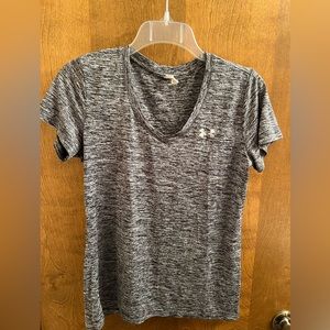 ⭐️ Women’s Under Armour Tee